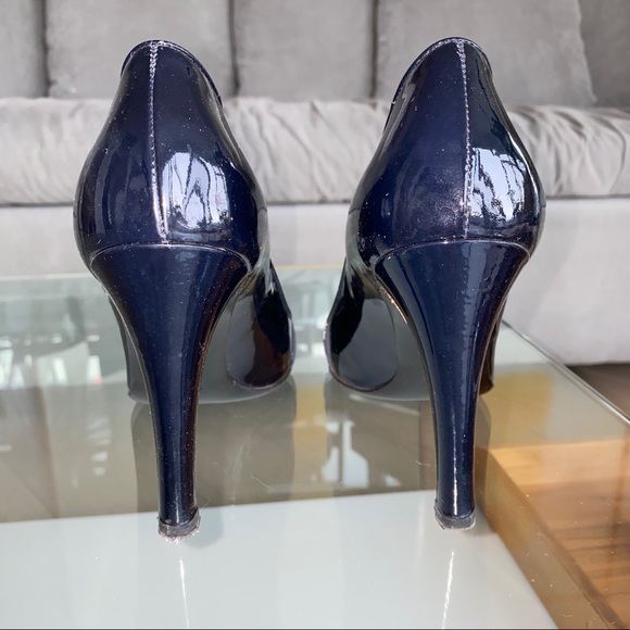 Gucci Navy patent leather pumps size 37 1/2. - Picture 3 of 7